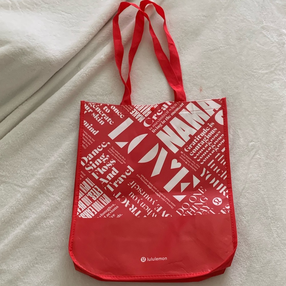FWP OF $25+ lululemon medium sized LOVE tote - Picture 1 of 3